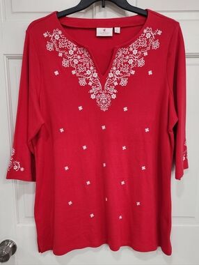 Quacker Factory Red V‑Notch Tunic with White Embroidery And Bling